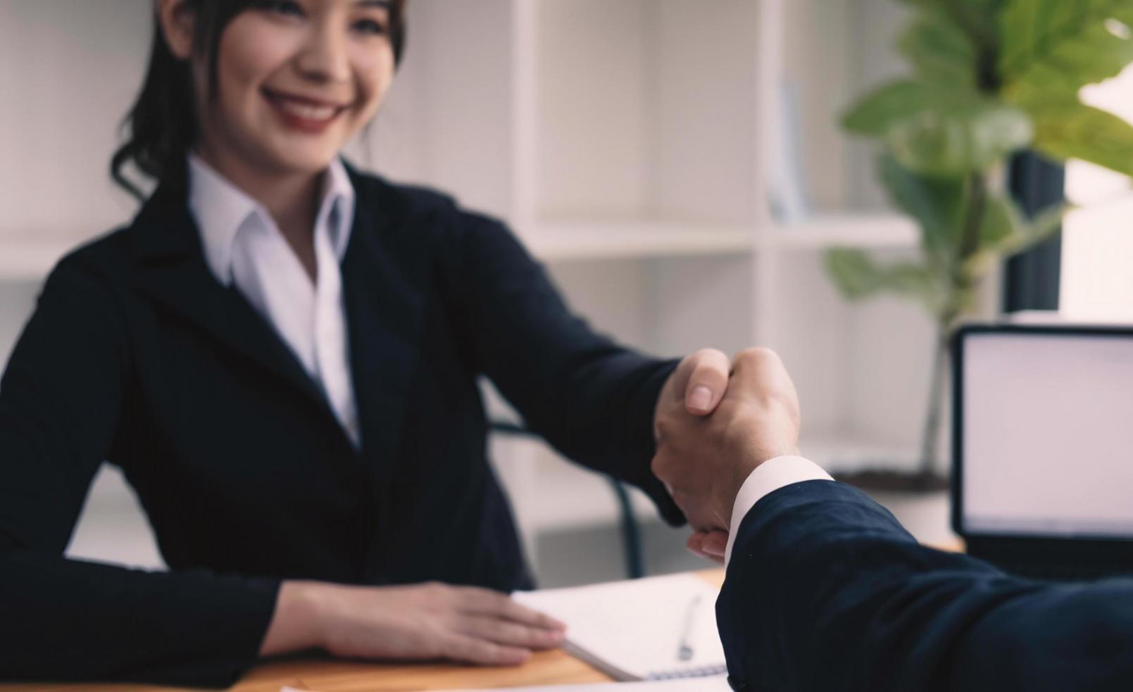 Praktische Cloud-Sicherheitsschulung in modernem Labor